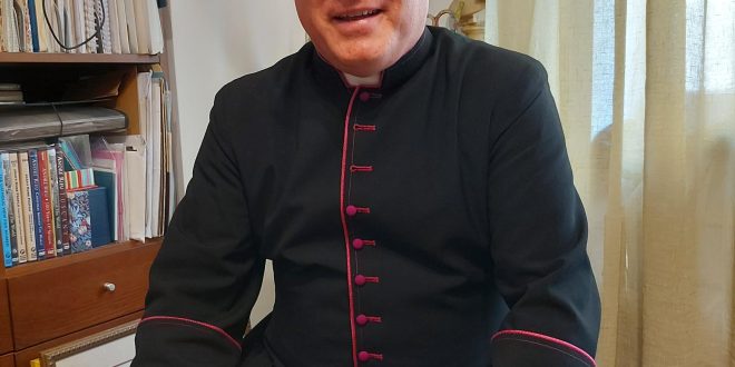 Unique Presentation Australian Cleric Offers Pope Leo Initial Life Story